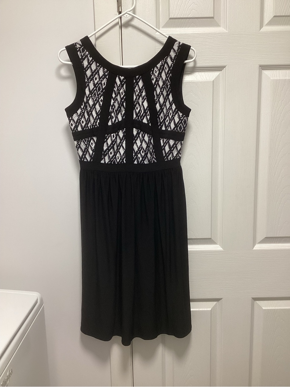 Beautiful Sleeveless Fit-and-Flare Dress - Size 6